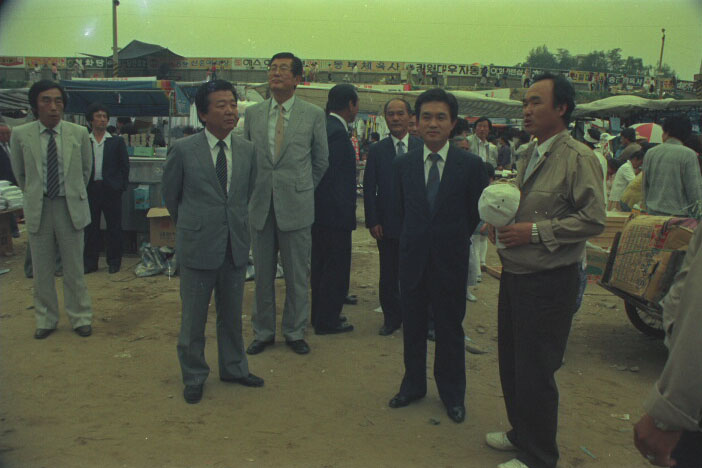 1986_시장 단오장 방문.MBC 축하공연002.jpg